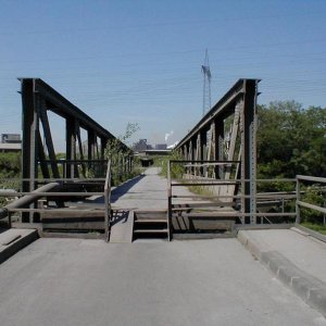22 ehem. Straßenbrücke.JPG